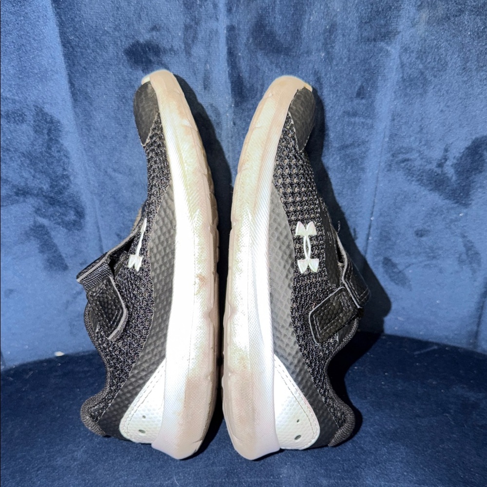 Under Armour Kids Black and White Sneakers Size 10K - Picture 5 of 6